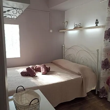 M&m Small House Apartment