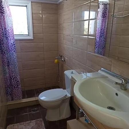 M&m Small House Apartment