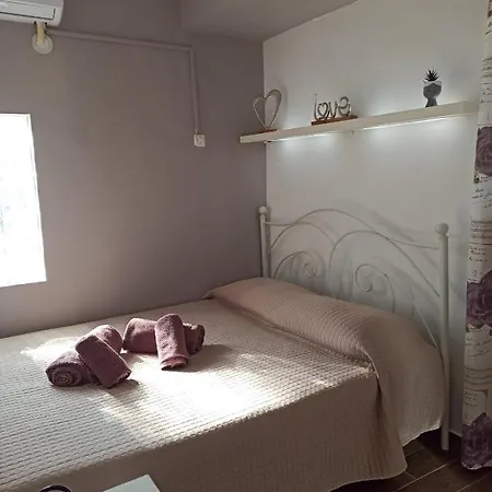 M&m Small House Rhodes City