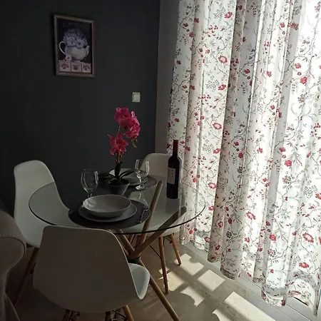 M&m Small House Apartment